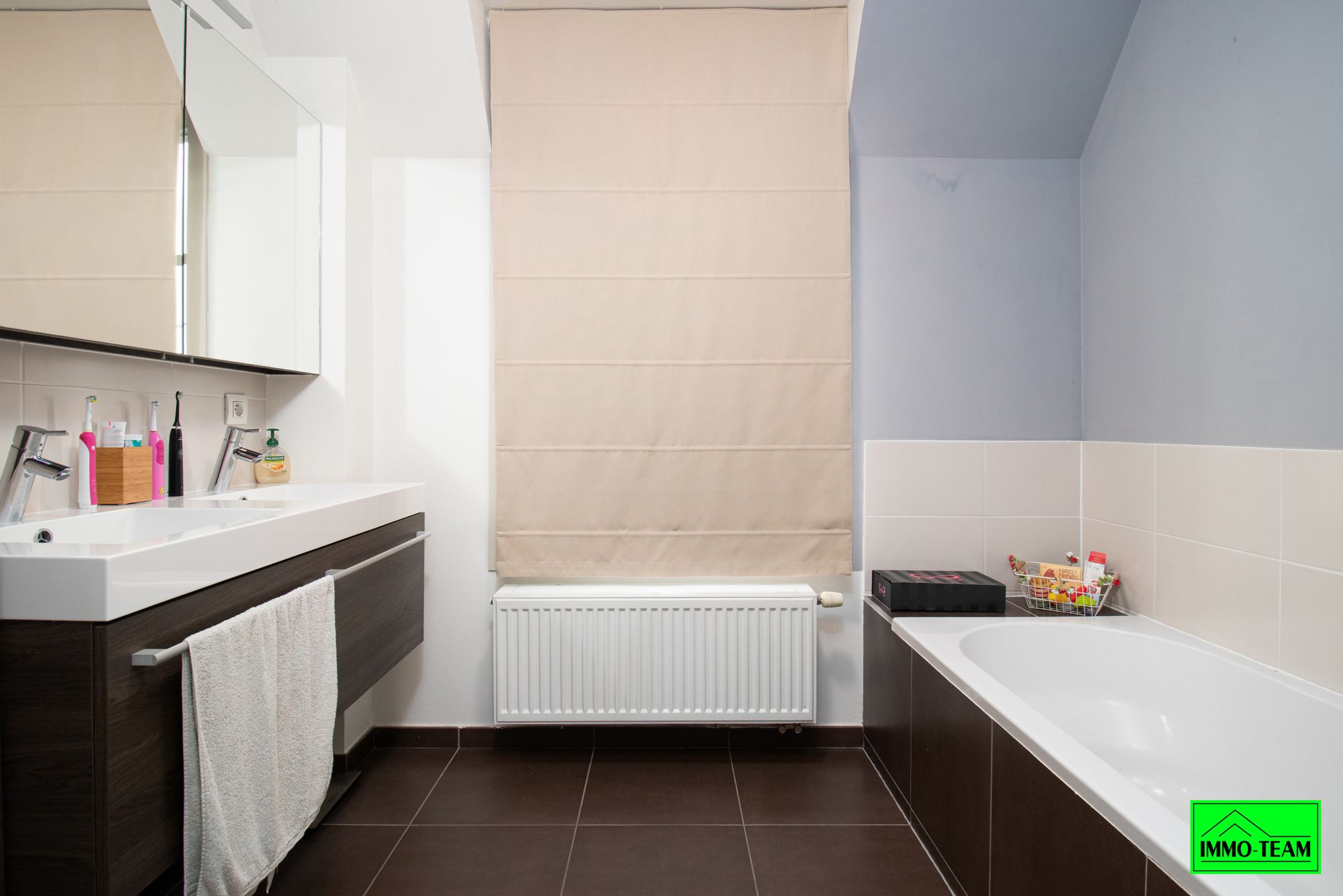 Gezellige  2-gevelwoning met 3 slks, tuin en garage foto 17