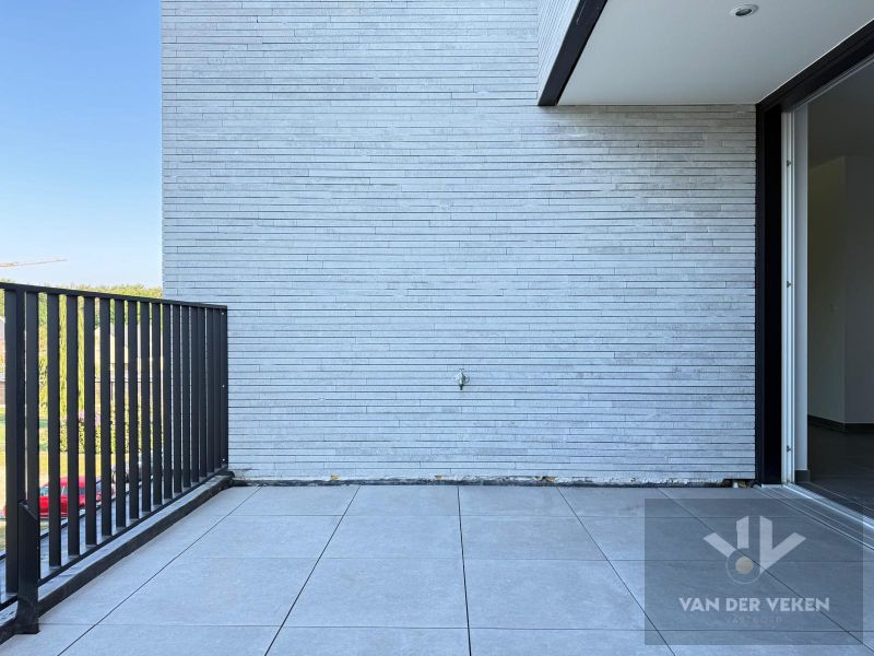 HYPERMODERN BEN-NIEUWBOUWAPP MET 2 SLPK EN RUIM TERRAS foto 7