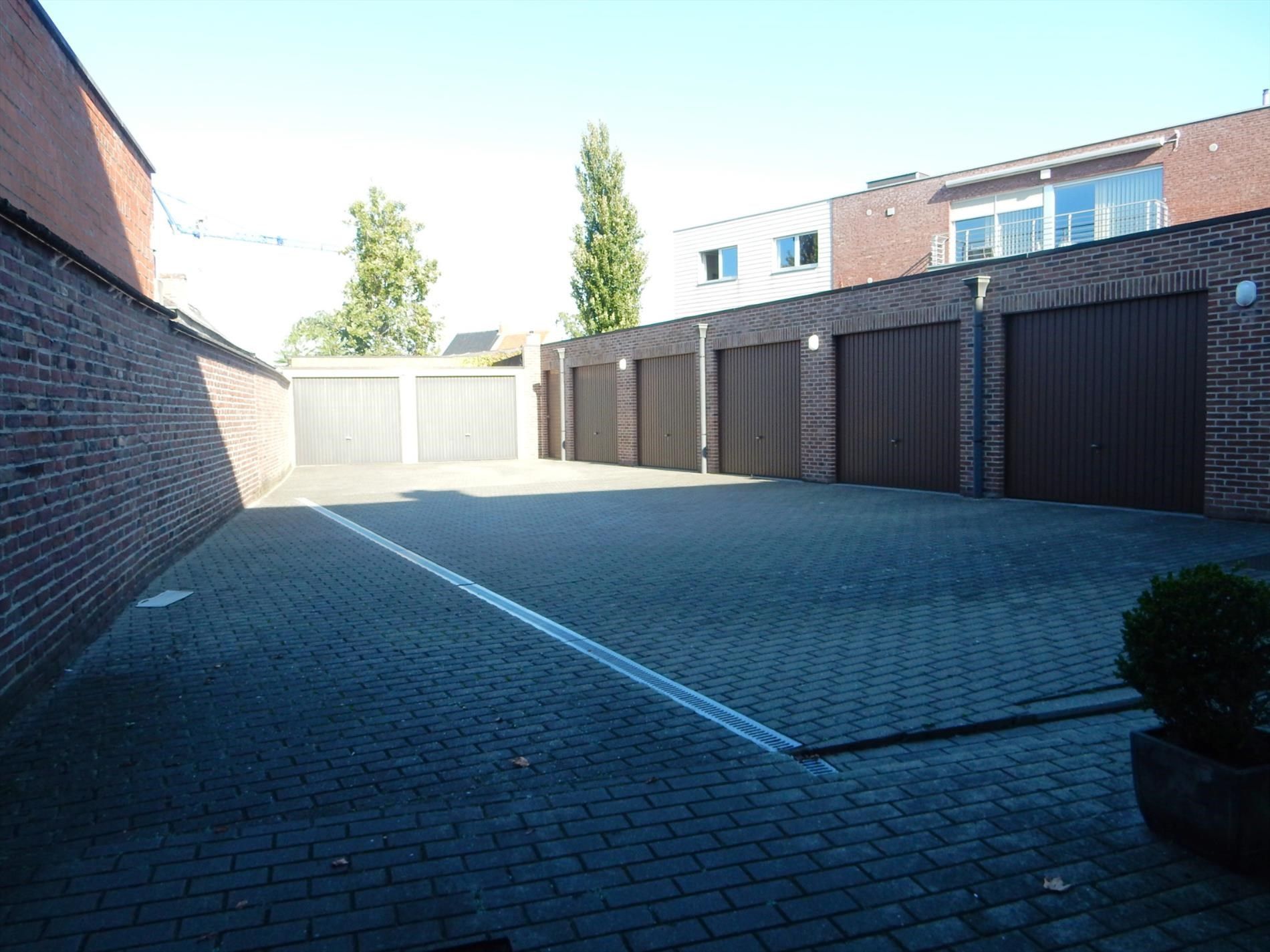 Garagebox te huur in het centrum van Jabbeke foto 1