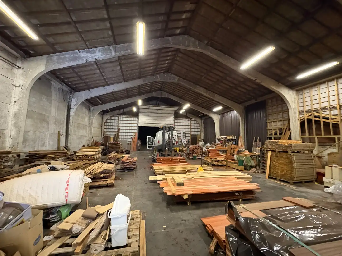 Woning met loodsen op +-2000 m² te Aalbeke. foto 6