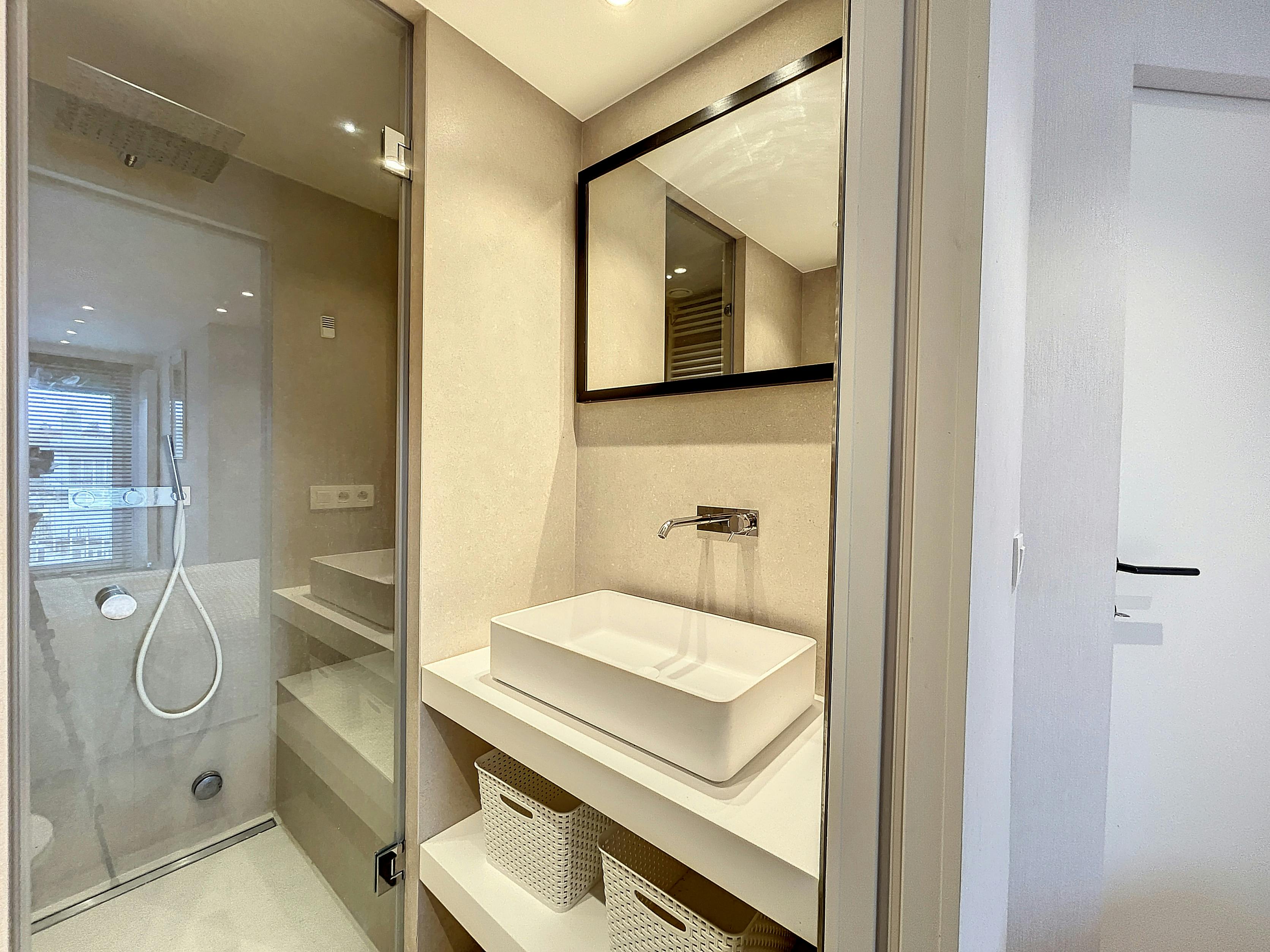 Luxueus twee slaapkamer appartement te koop in Knokke foto 7