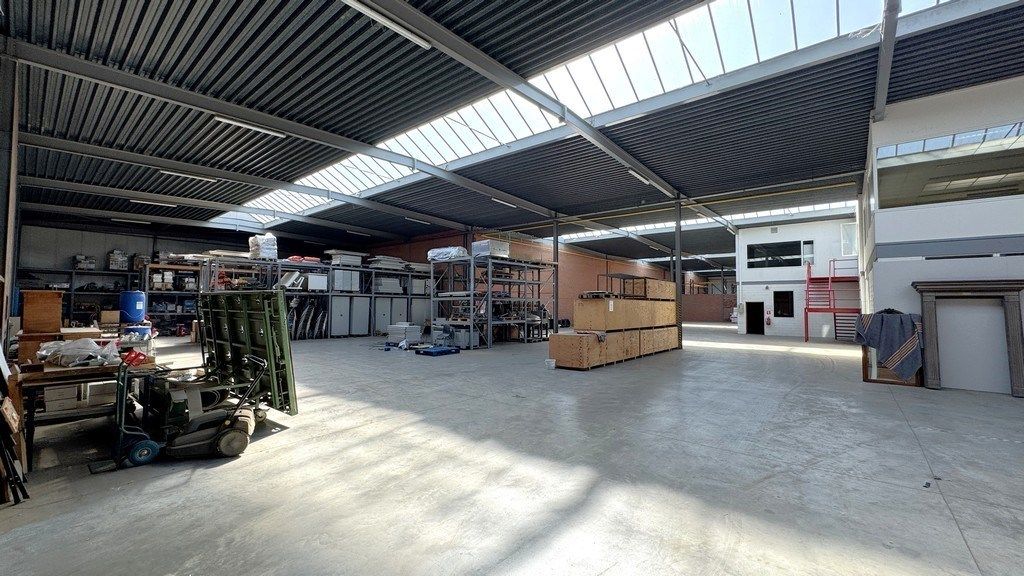 Magazijn met kantoren te huur vlakbij A12 in Wilrijk foto 5