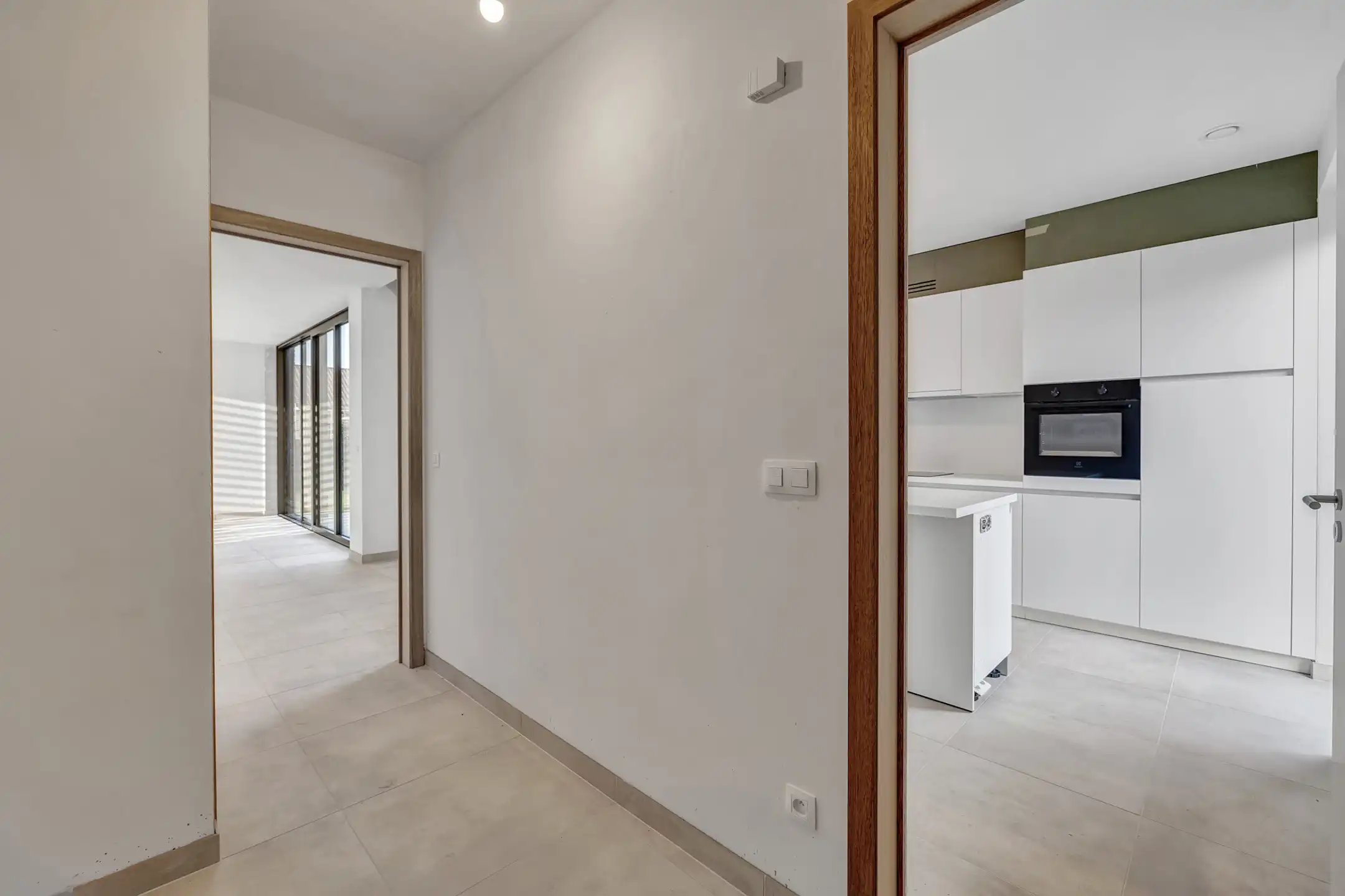 Prachtige half open nieuwbouwwoning in uniek woonerf foto 4