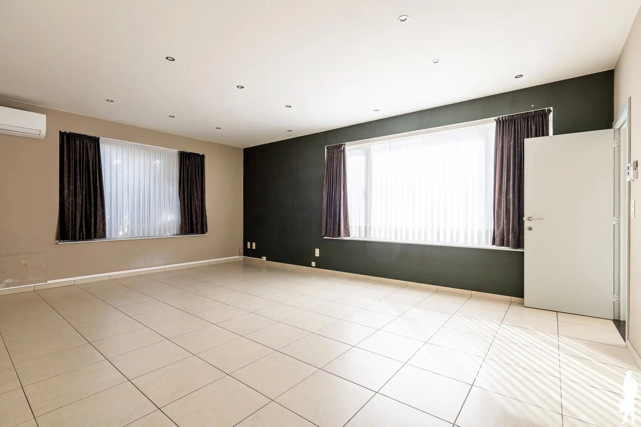 Ruime woning met magazijn op gunstige locatie in Ranst foto 3