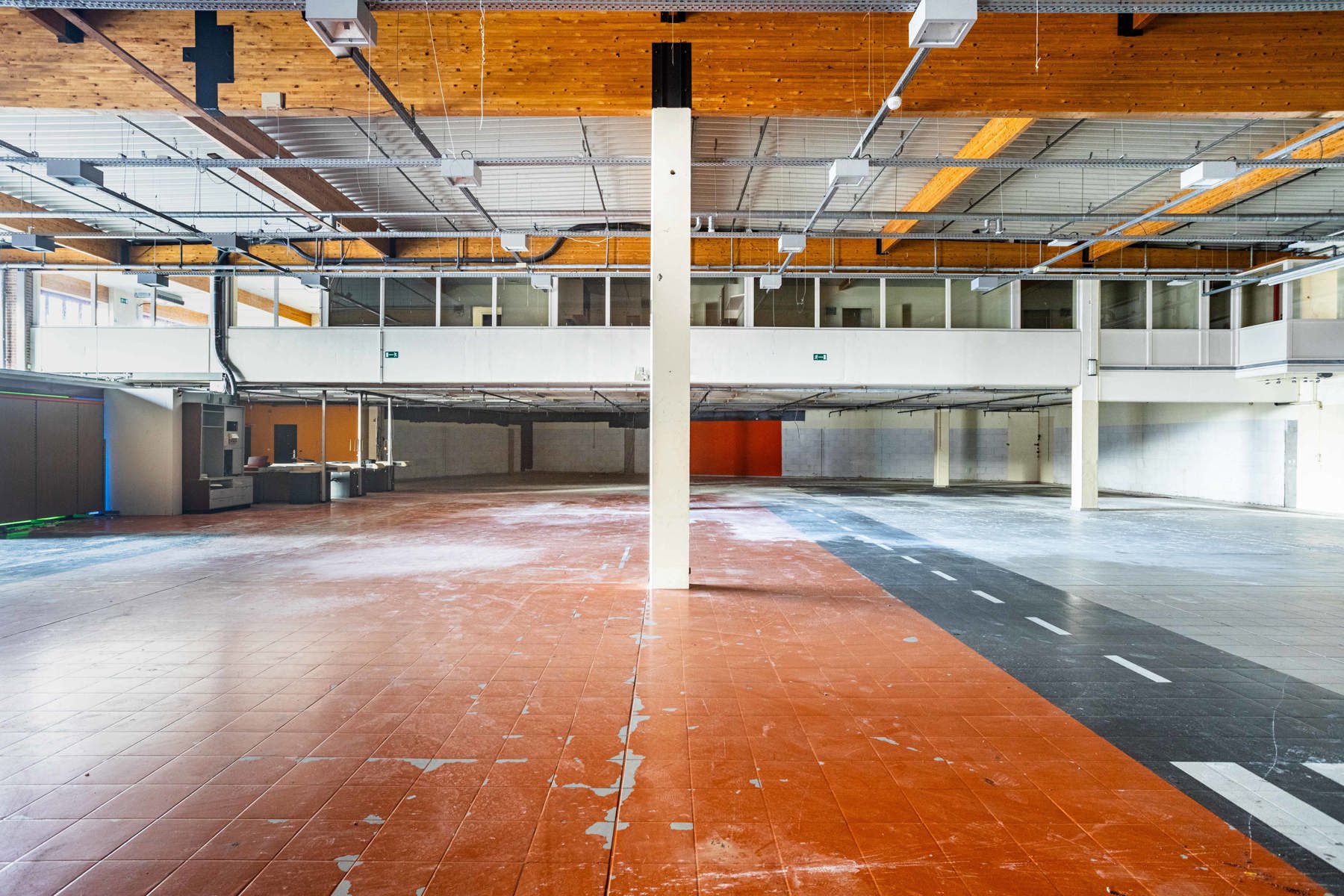 Polyvalent handelspand/kantoren pand op topligging foto 11