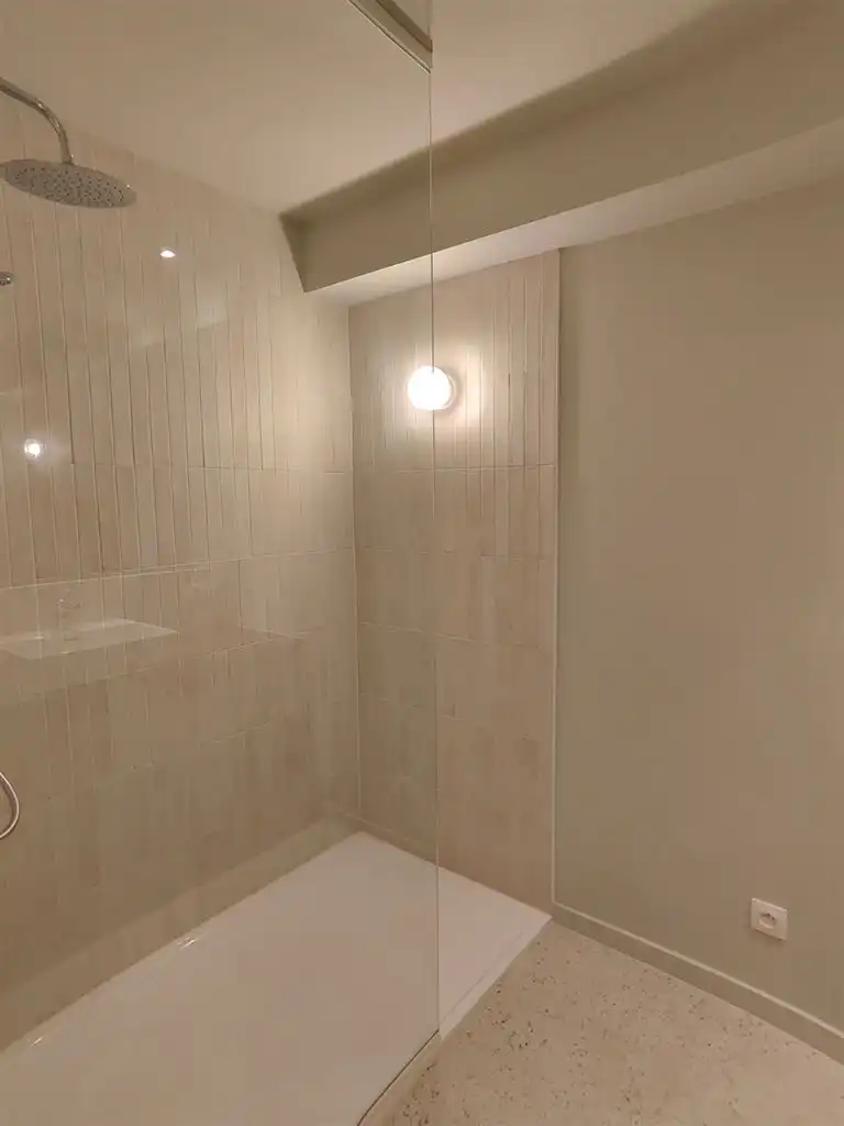 Luxe duplex loft op de tweede verdieping met 2(+1) slaapkamers, ruim terras en optioneel een staanplaats, gelegen in het centrum van Maaseik. foto 11