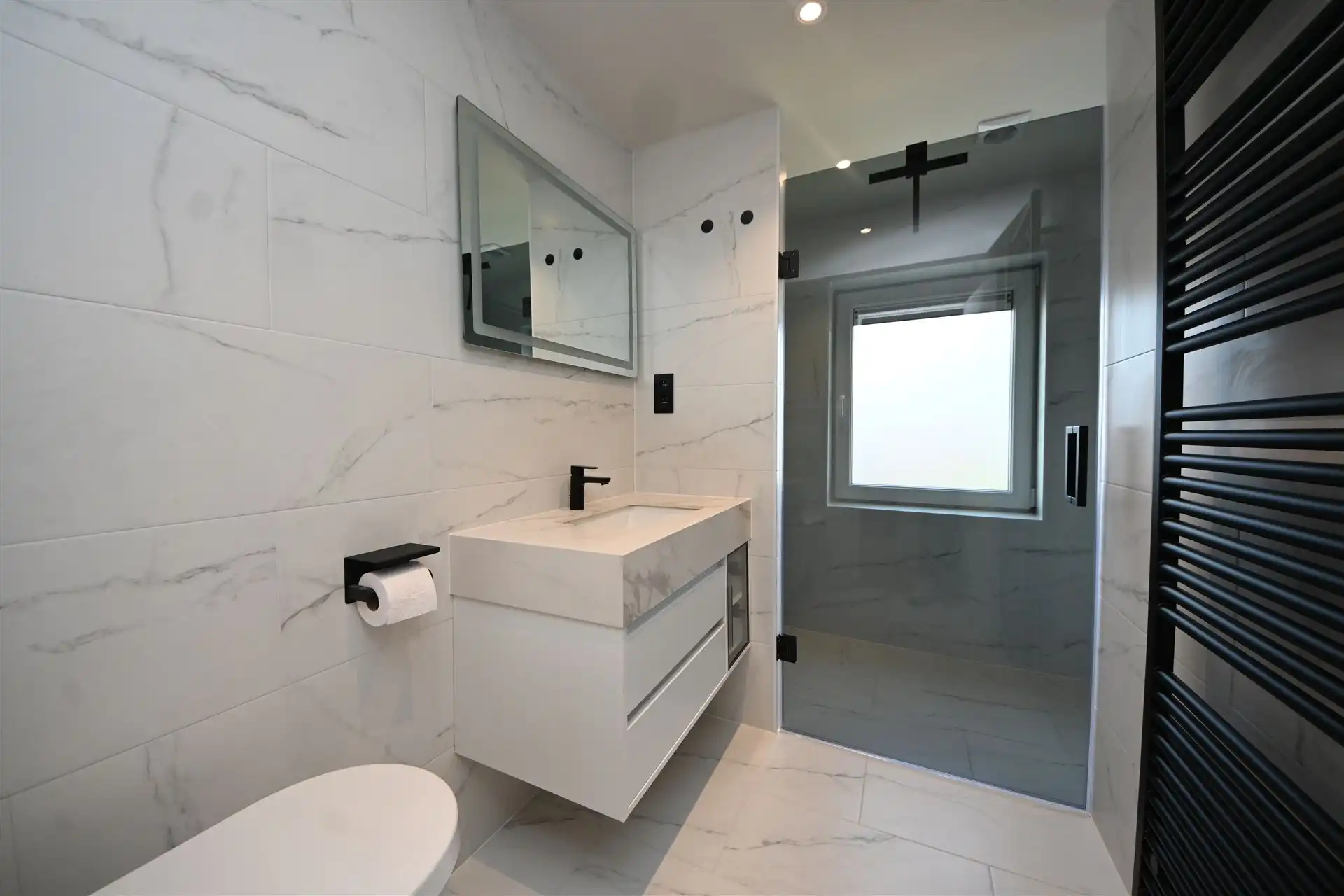 Gerenoveerd duplex appartement met 3 slaapkamers foto 7