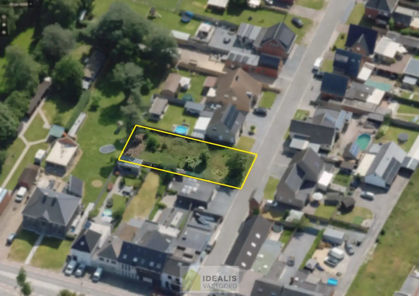 KNAPPE BOUWKAVEL VOOR OPEN BEBOUWING VAN 5A 42CA OP EEN GROENE RUSTIGE LOCATIE IN LOMMEL KOLONIE! Deze bouwkavel met een oppervlakte van 5a 42ca biedt de mogelijkheid voor het bouwen van een prachtige eengezinswoning op een heerlijke plek in een residentiële wijk. Zo zijn basisschool, supermarkt, bakker, apotheek, horeca op fietsafstand bereikbaar. Daarnaast is de bouwkavel gelegen op een steenworp van de grens met Nederland! foto 3