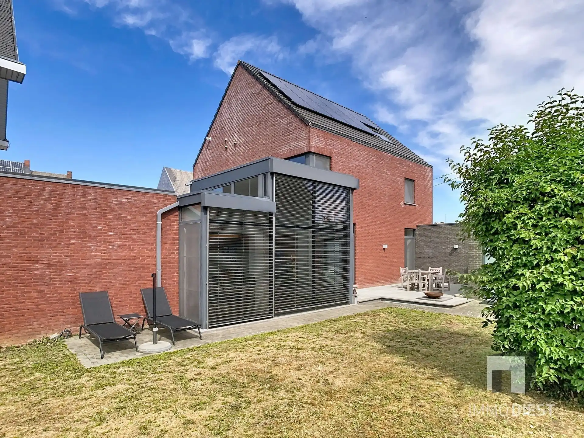 Moderne, lichtrijke woning met aangename tuin aan de voet van hartje Scherpenheuvel. foto 2