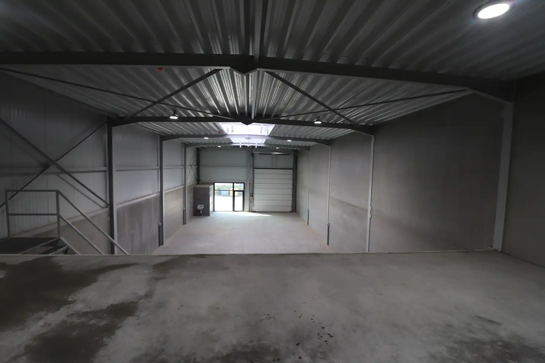 Een nieuwbouw opslag- / bedrijfsruimte van 275 m². foto 8