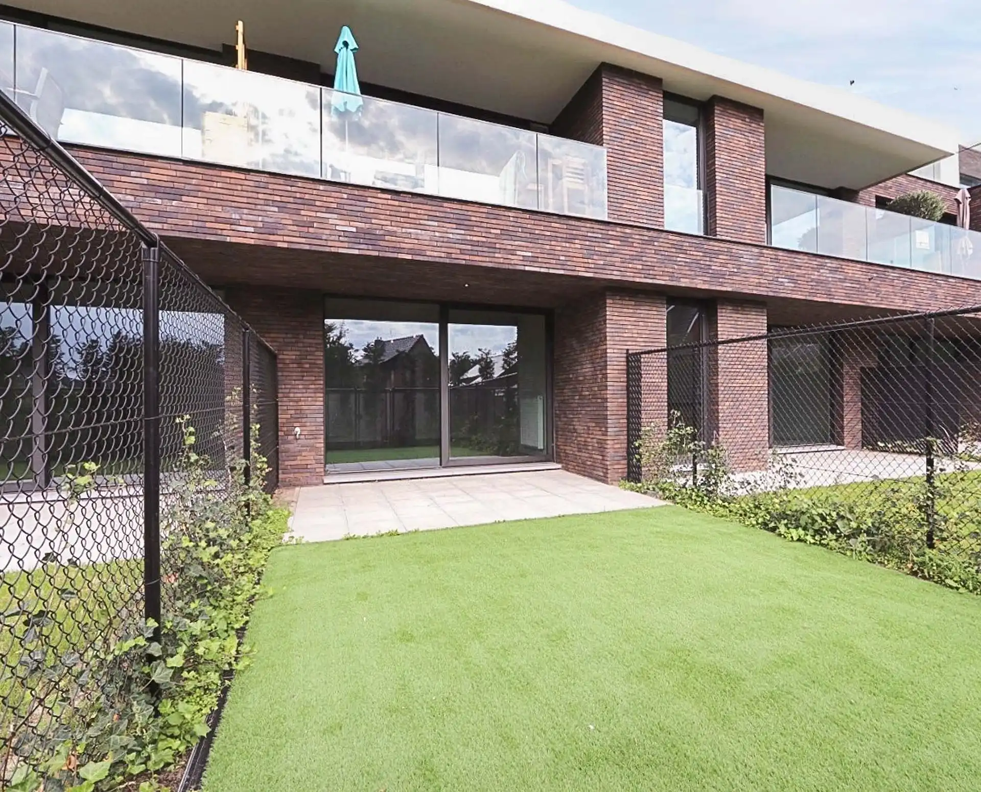 Gelijkvloers appartement met tuin in recent gebouw foto 2