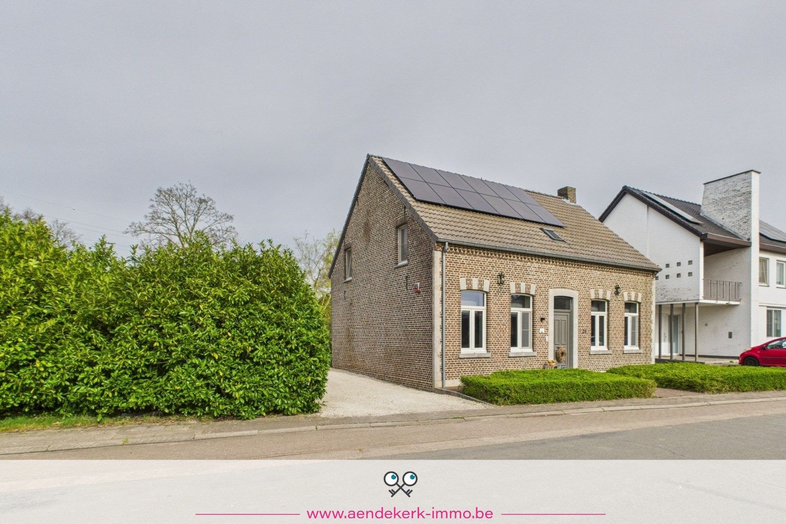 Instapklare, gerenoveerde, gezinswoning met 3 slaapkamers, tuin en zonnepanelen foto 41