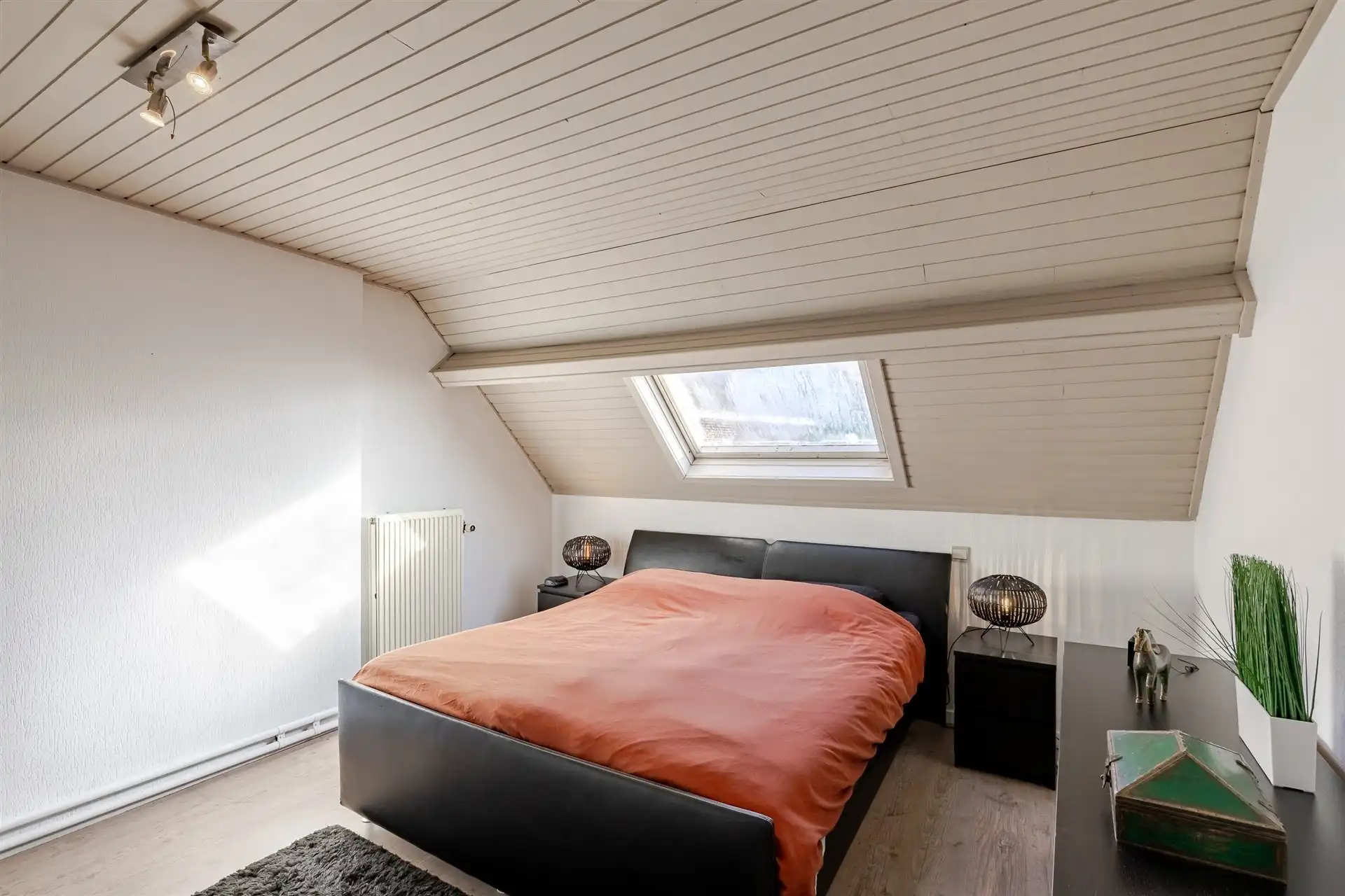 Prachtig winkelpand met duplex op groot perceel foto 17