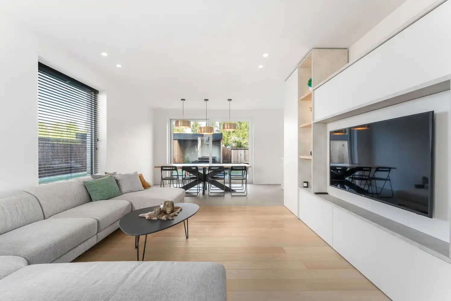 Exclusieve, recente nieuwbouwwoning met 5/6 slpks + tuin! foto 2