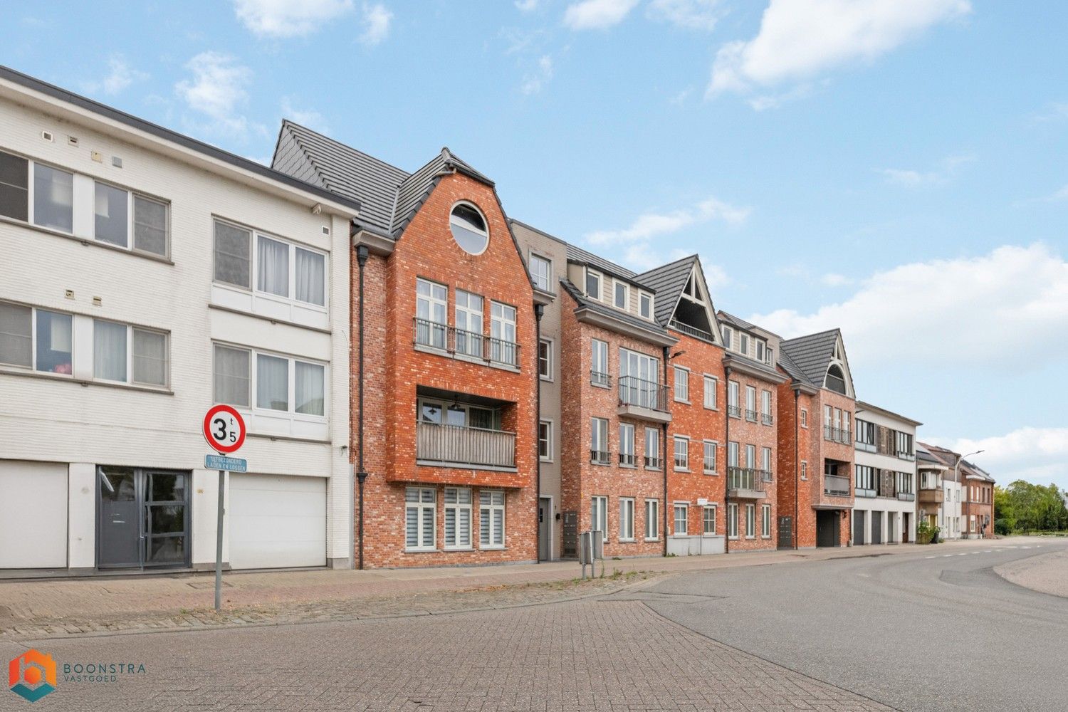 Gelijkvloers app met 2 slpkrs, tuin en garage te Koningshooikt foto 2