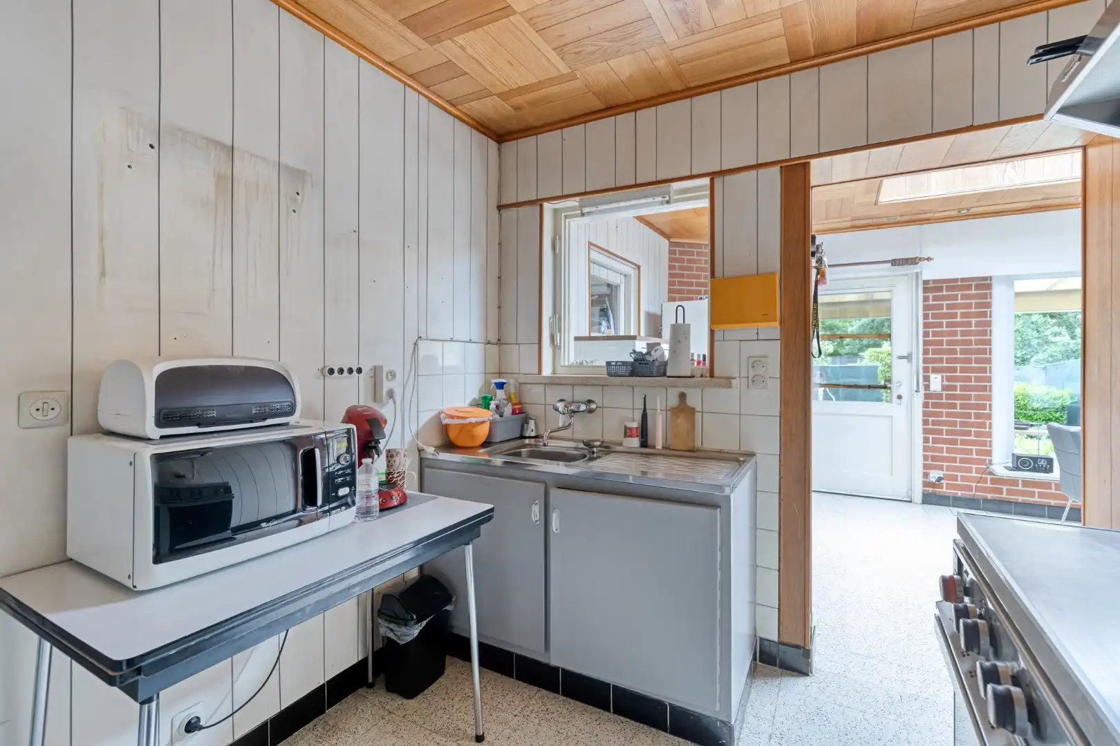 Rustig gelegen halfopen bebouwing met renovatiepotentieel op toplocatie in Sint-Eloois-Winkel, 3 slaapkamers foto 7