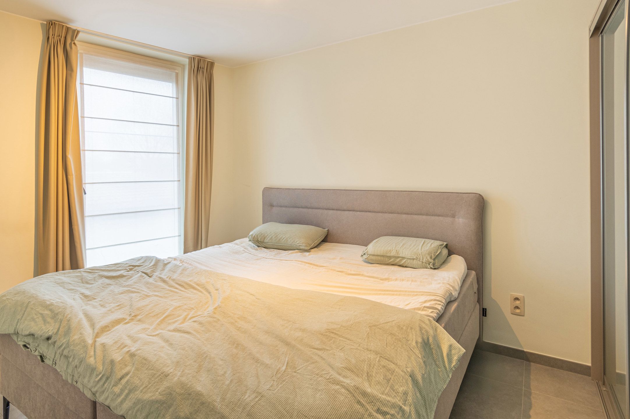 Ruim 1-slaapkamerappartement met terras te Ruisbroek foto 9