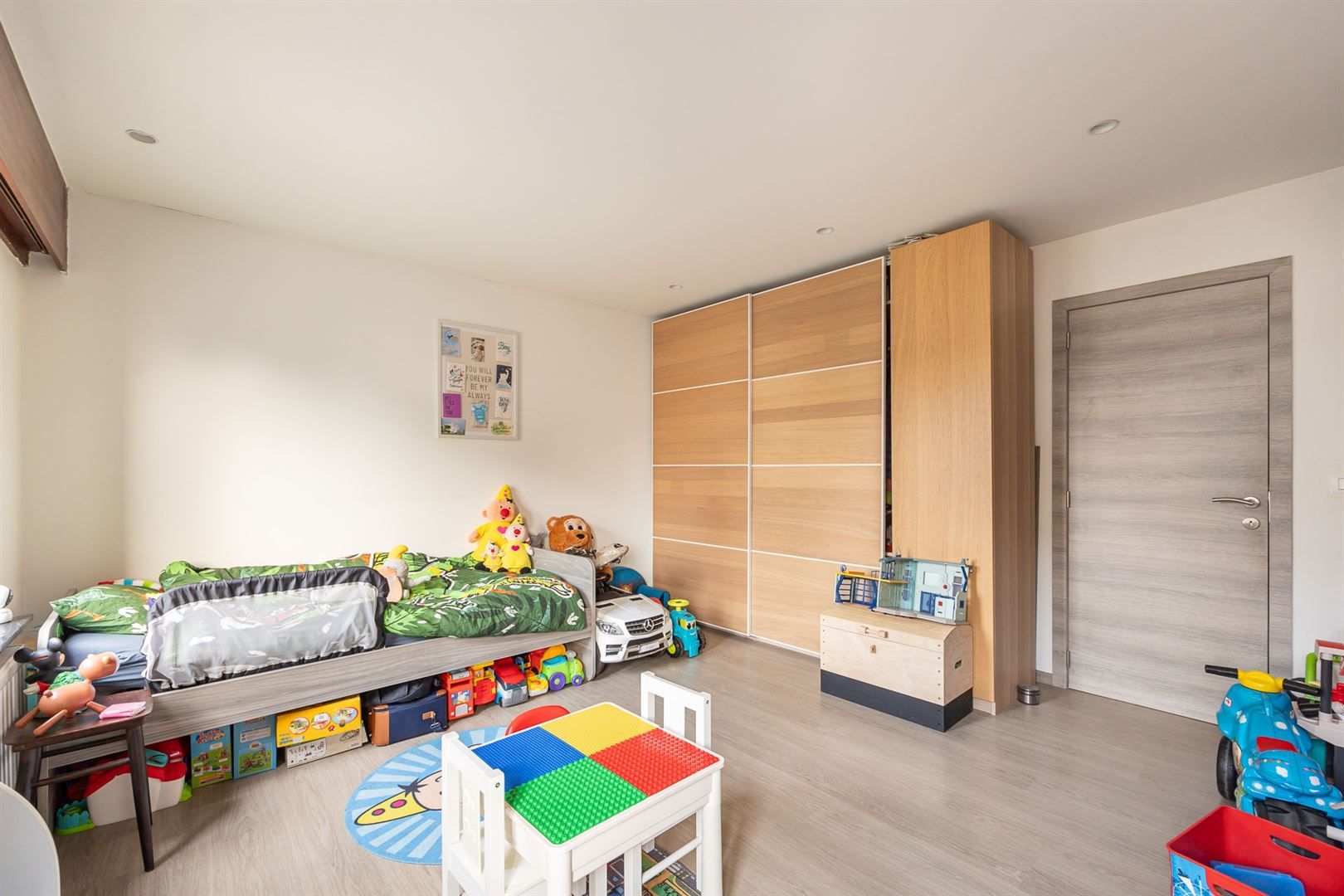 Woning met privé-staanplaats voor de deur foto 11