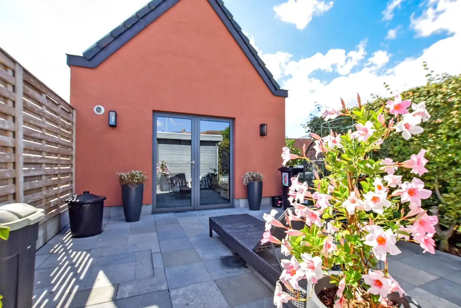 Instapklare, energiezuinige woning met aparte gastenunit in het hartje van Veurne. foto 18