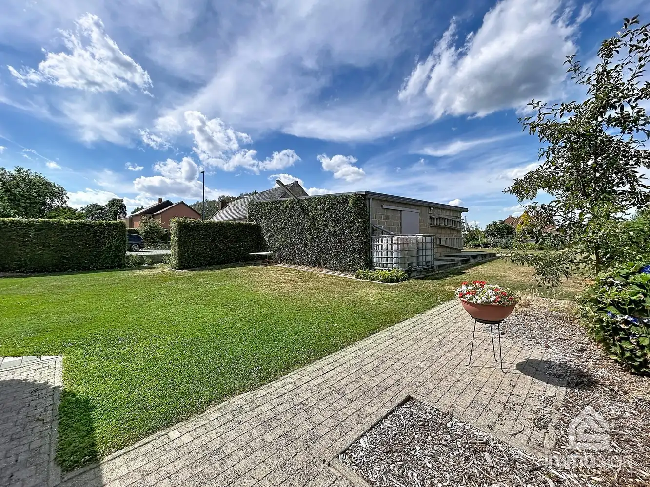 Ruime woning op bijna 2.000 m² grond met dubbele garage en werkhuis foto 39