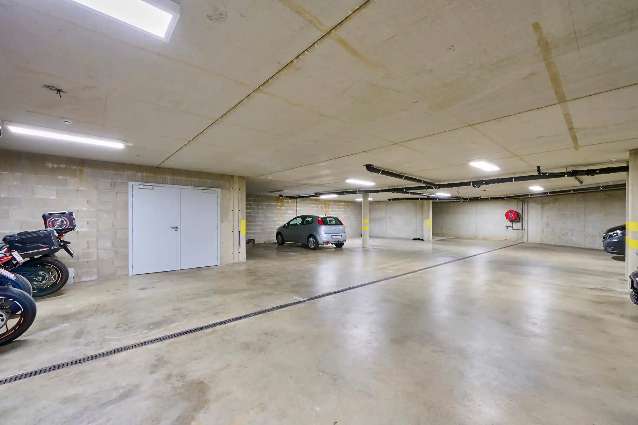 ZEER RUIM MODERN EN LICHTRIJK TRIPLEX APPARTEMENT VAN 160m² foto 15