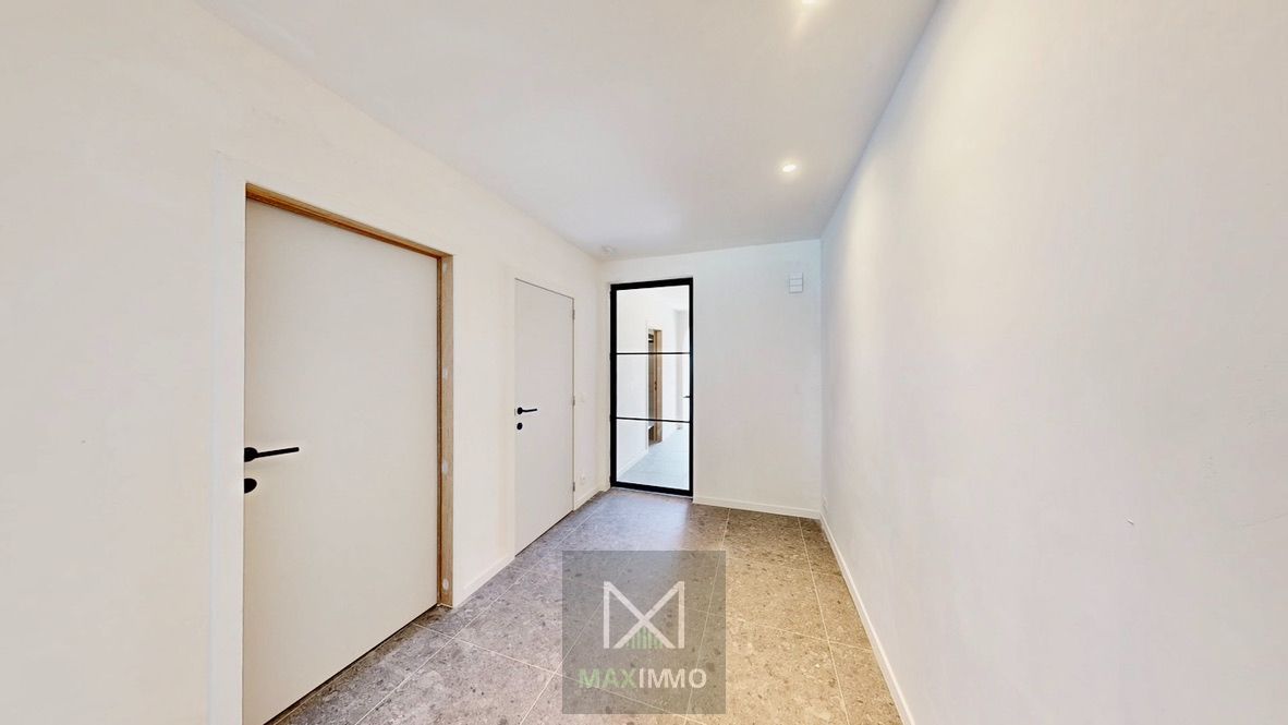 🏡 Volledig gerenoveerde gezinswoning met 4 slaapkamers & zonnige tuin foto 7