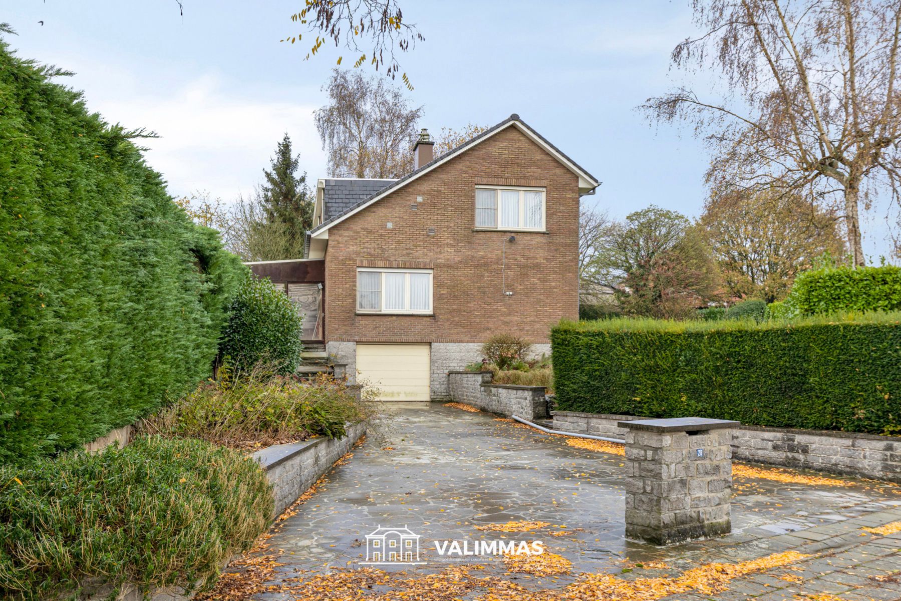 Ruime, alleenstaande woning met garage en prachtige tuin... foto 2