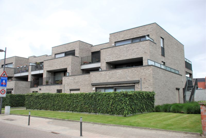 Appartement met 2 slpkms en ruim zonneterras (syndic inbegrepen) foto {{pictureIndex}}