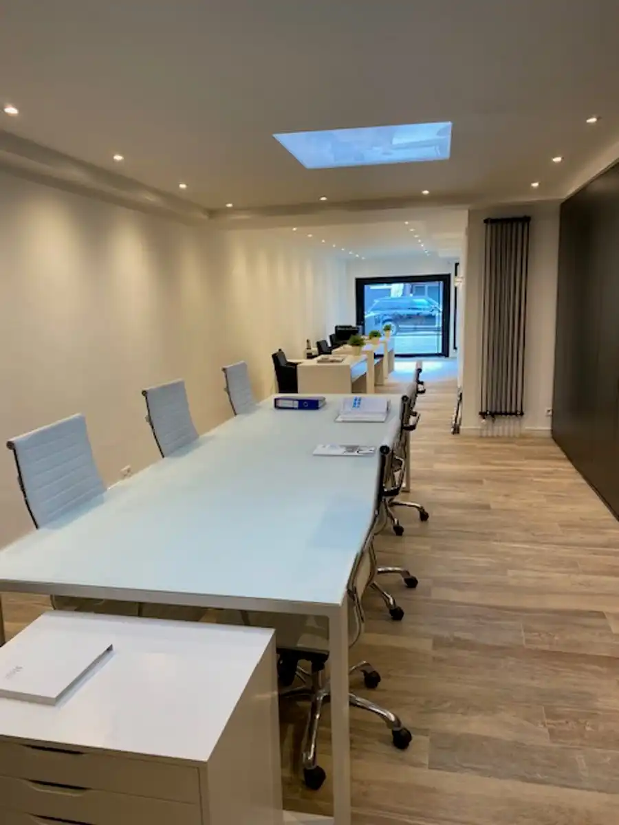 Centraal gelegen gemeubelde kantoorruimte foto 3