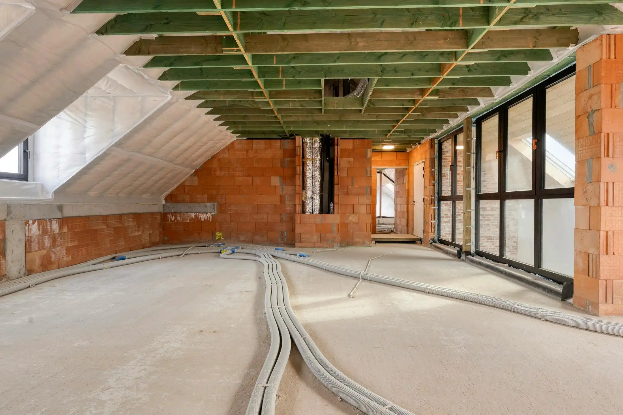 Unieke casco loft (237 m²) met terras in St-Martens-Bodegem foto 12