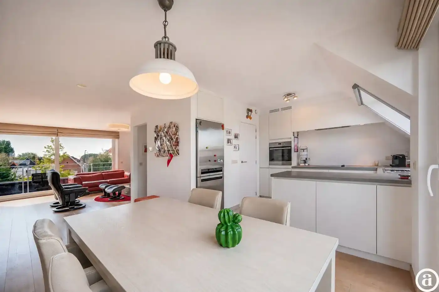 Zonnig duplex-appartement met 3 slaapkamers en garagebox.    foto 9