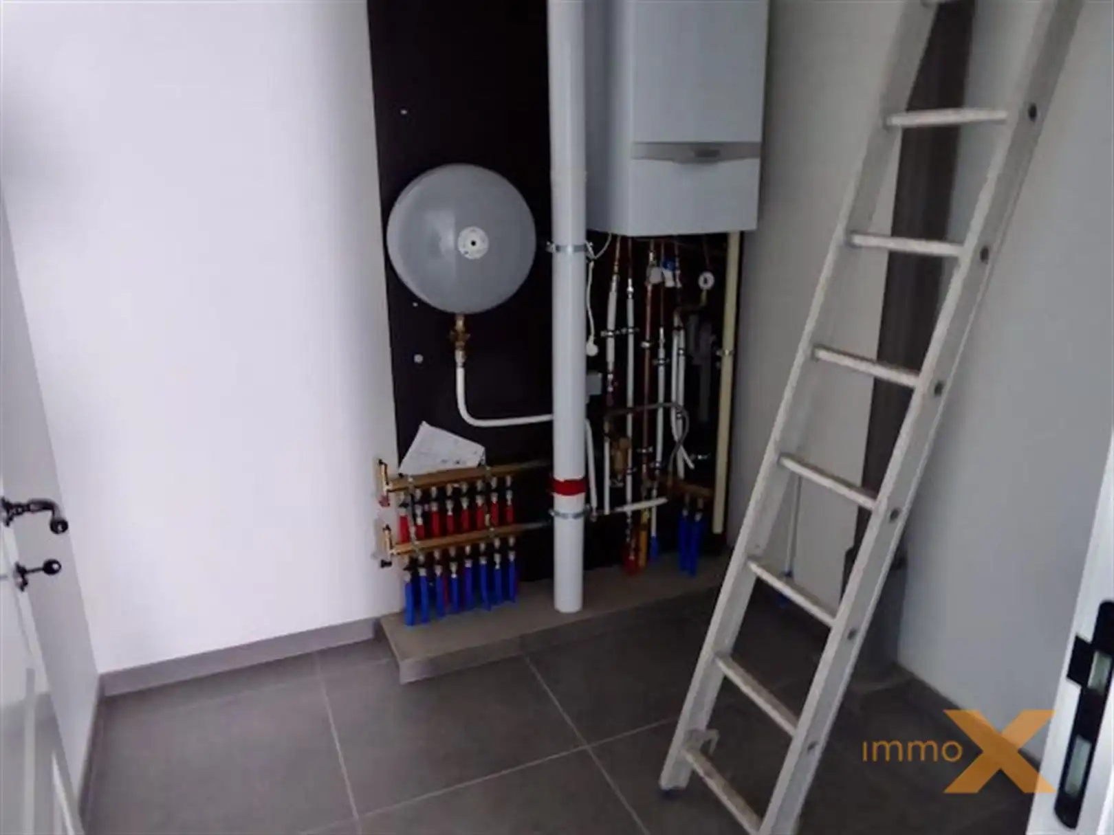 Heel ruim gerenoveerd appartement met leuk terras foto 6