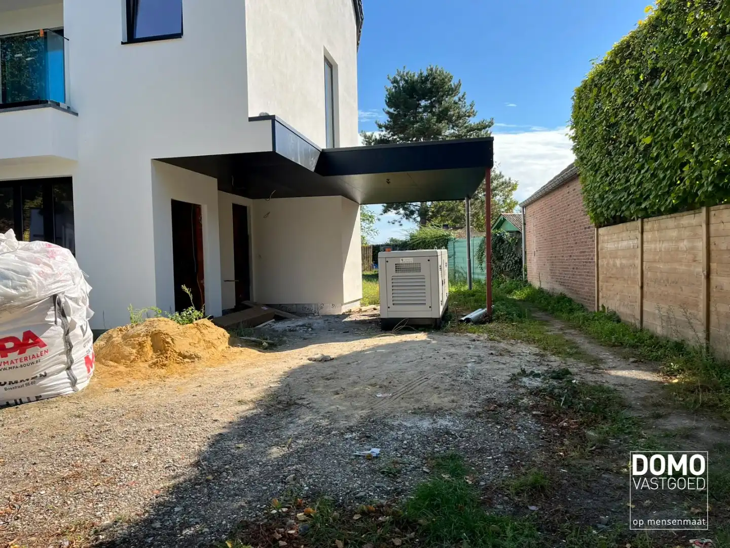 GELIJKVLOERS NIEUWBOUWAPPARTEMENT MET TUIN IN HASSELT foto 2