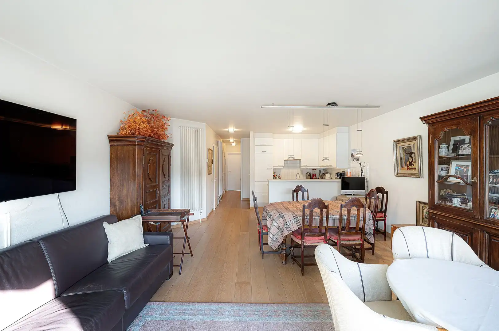 Lichtrijk appartement op enkele stappen van de Dumortierlaan. foto 7