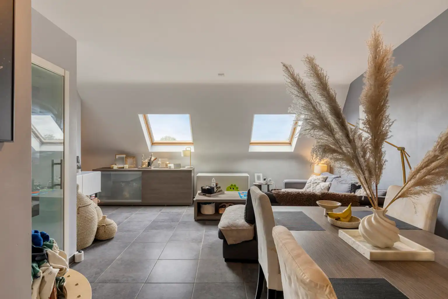 Instapklaar 2 -  slaapkamer appartement gelegen in Merchtem foto 2