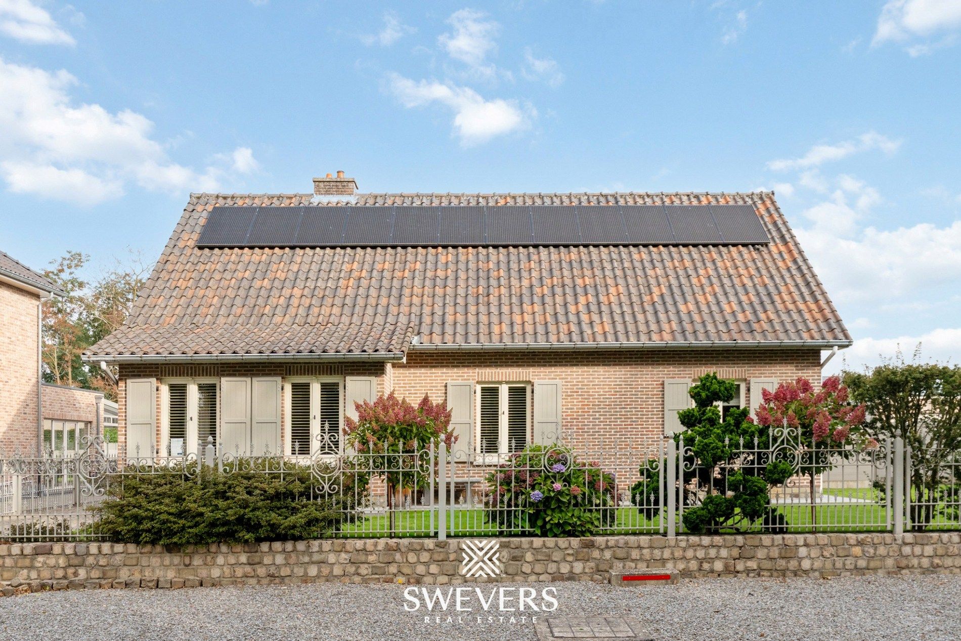 Ruime Gezinswoning met 3 slaapkamers en uitbreidingspotentieel foto {{pictureIndex}}