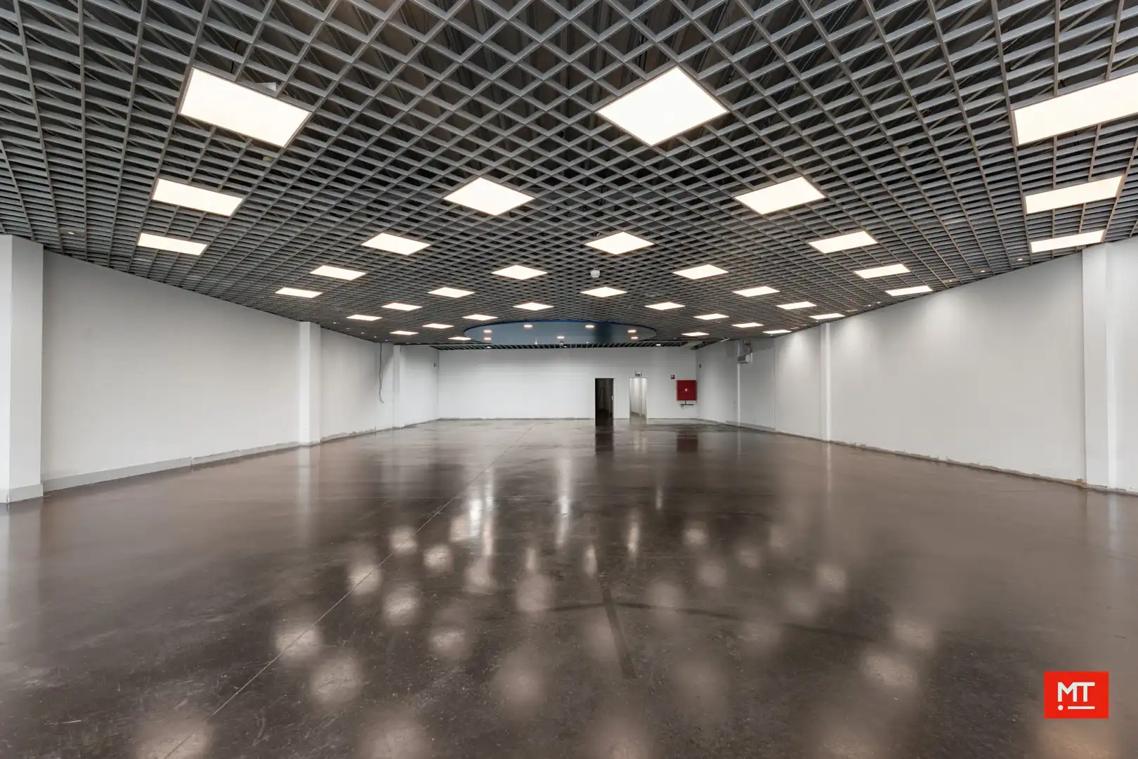 Baanwinkel te huur in het Mammoet Center te Roeselare foto 2