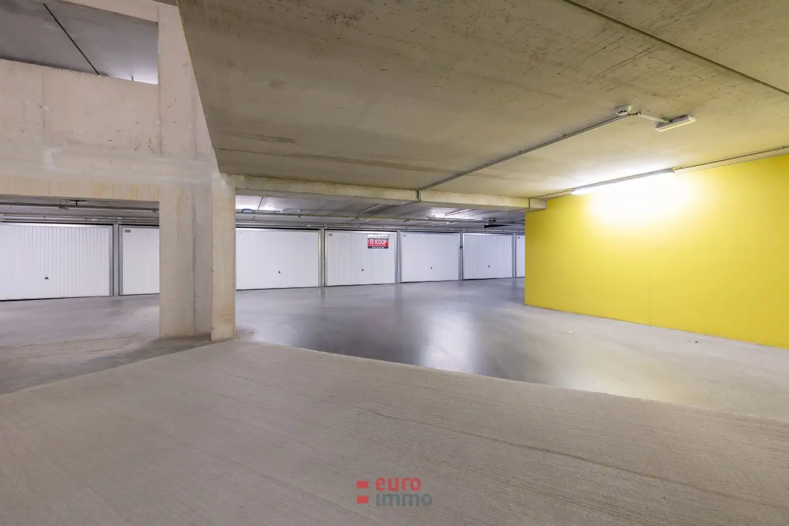 Makkelijk inrijdbare garage in het complex onder de schildpad! foto 3