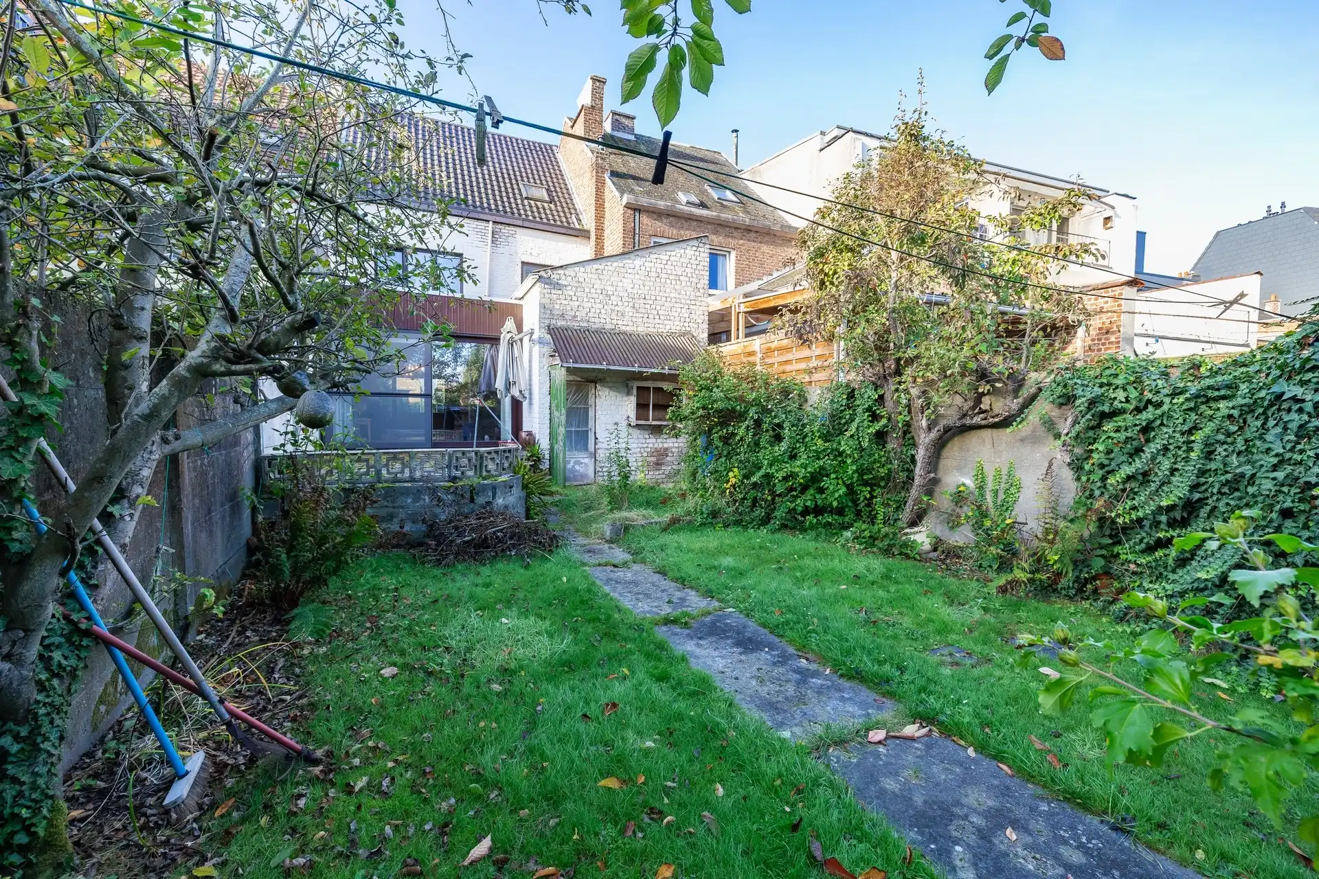 Charmante rijwoning met garage en groene tuin, klaar voor jouw stempel foto 19