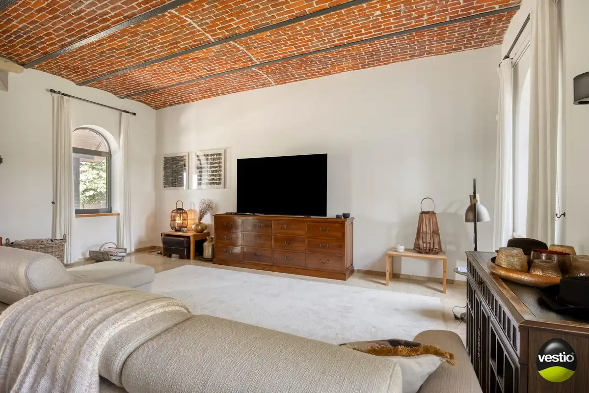 EXCLUSIEVE HOEVE MET MEERDERE WOONGEDEELTES, ATELIER, STALLING en AANPALENDE WEIDE OP CA. 1,6 HECTARE NABIJ DOMEIN NIEUWENHOVEN. foto 21