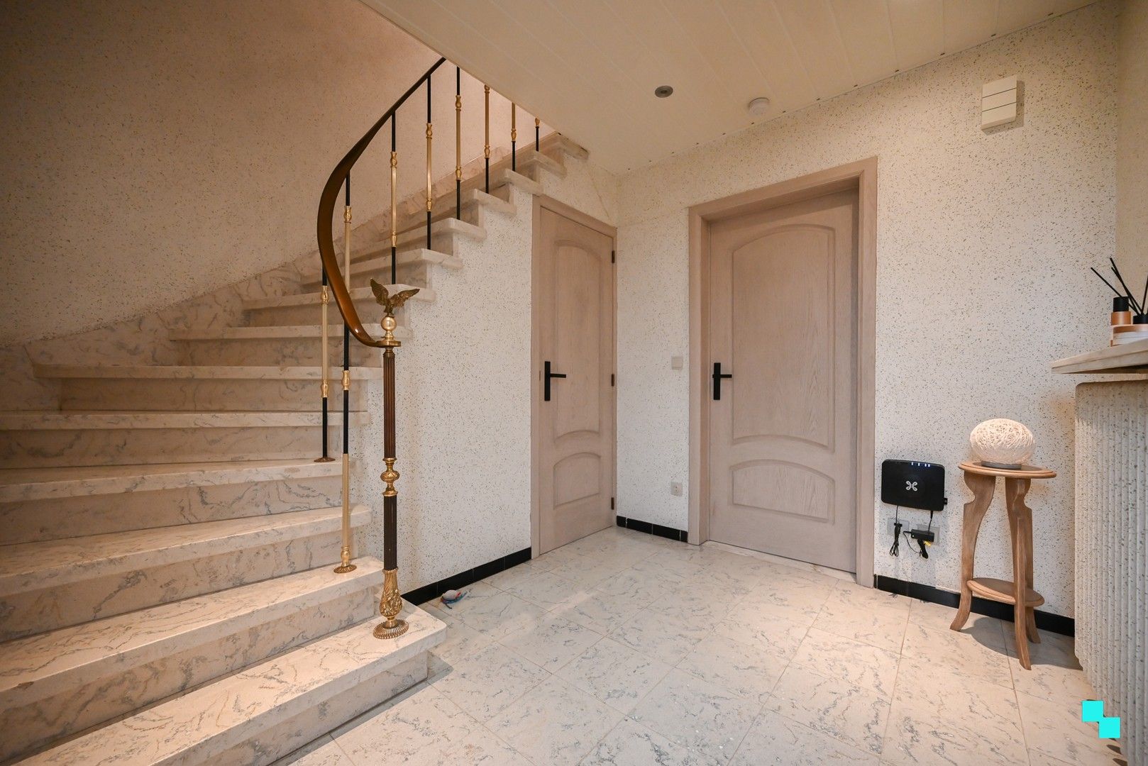 Verrassend ruime woning met 4 slaapkamers te Roeselare foto 2