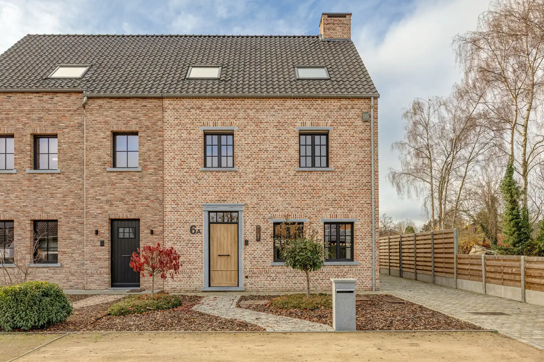 Kwaliteitsvolle energiezuinige woning met 5 slaapkamers in Merksplas. foto {{pictureIndex}}
