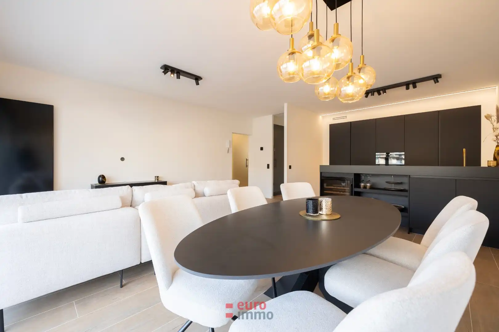 Subliem gerenoveerd appartement met hoogwaardige afwerking en ruim terras foto 2