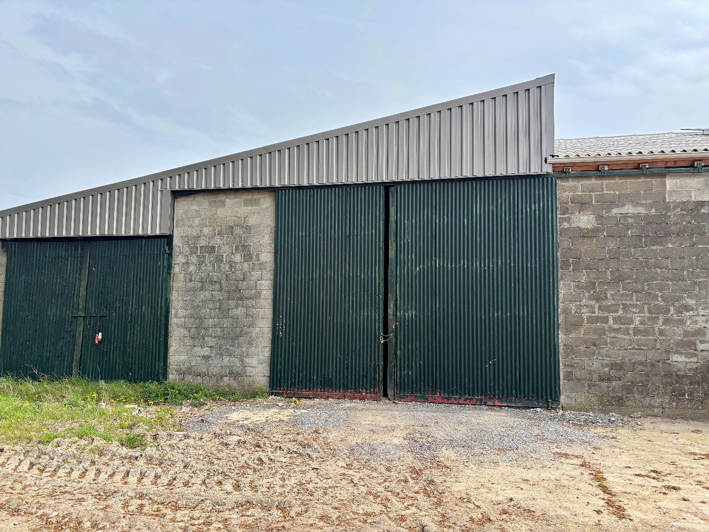 OPSLAGRUIMTE VAN 250 M² IN IEPER foto {{pictureIndex}}