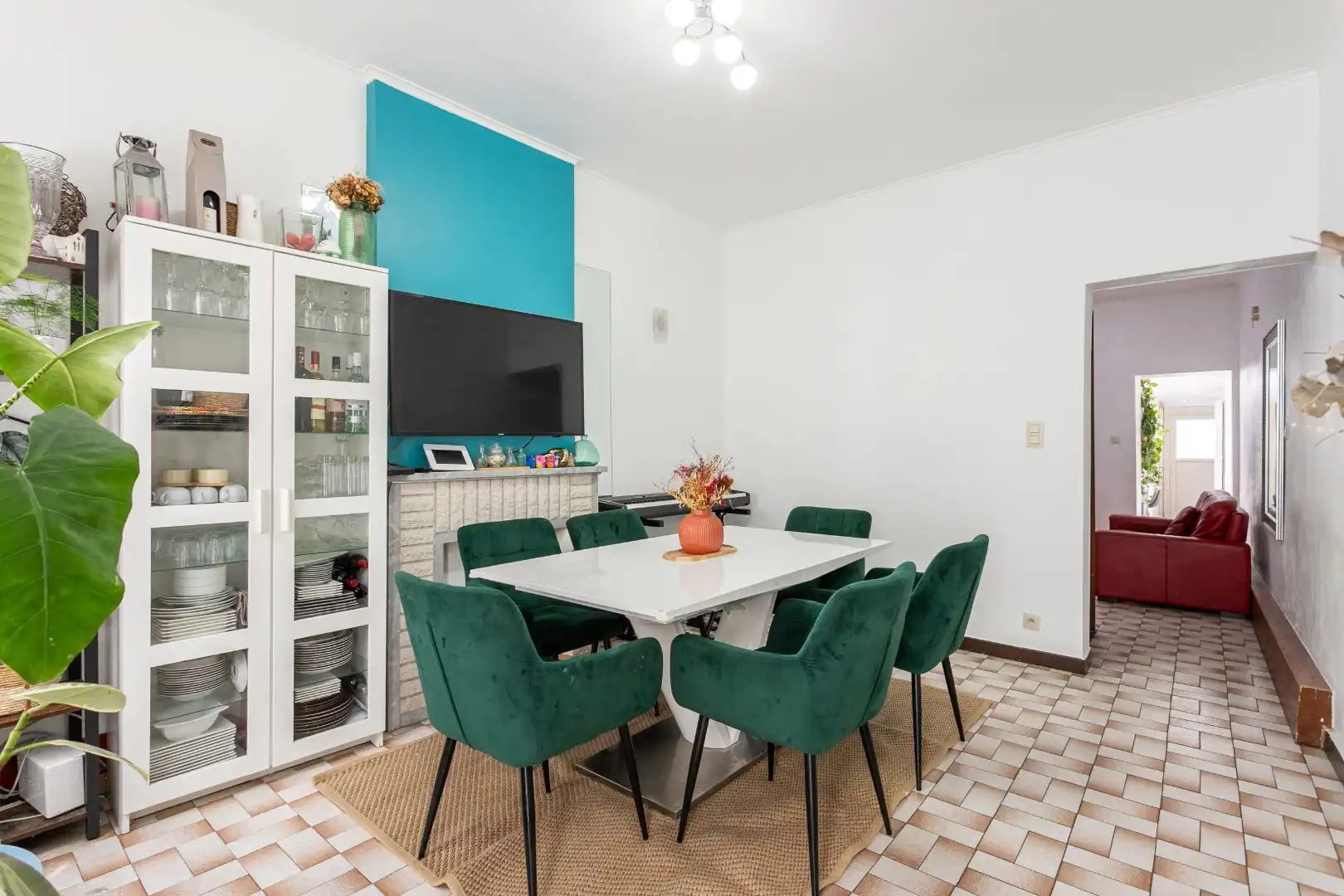 Instapklare woning met 4 slpks en binnenkoer op uitstekende ligging in centrum Halle foto 3
