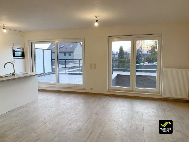 Te huur: Ruim en modern appartement in rustige omgeving te Adegem foto 2