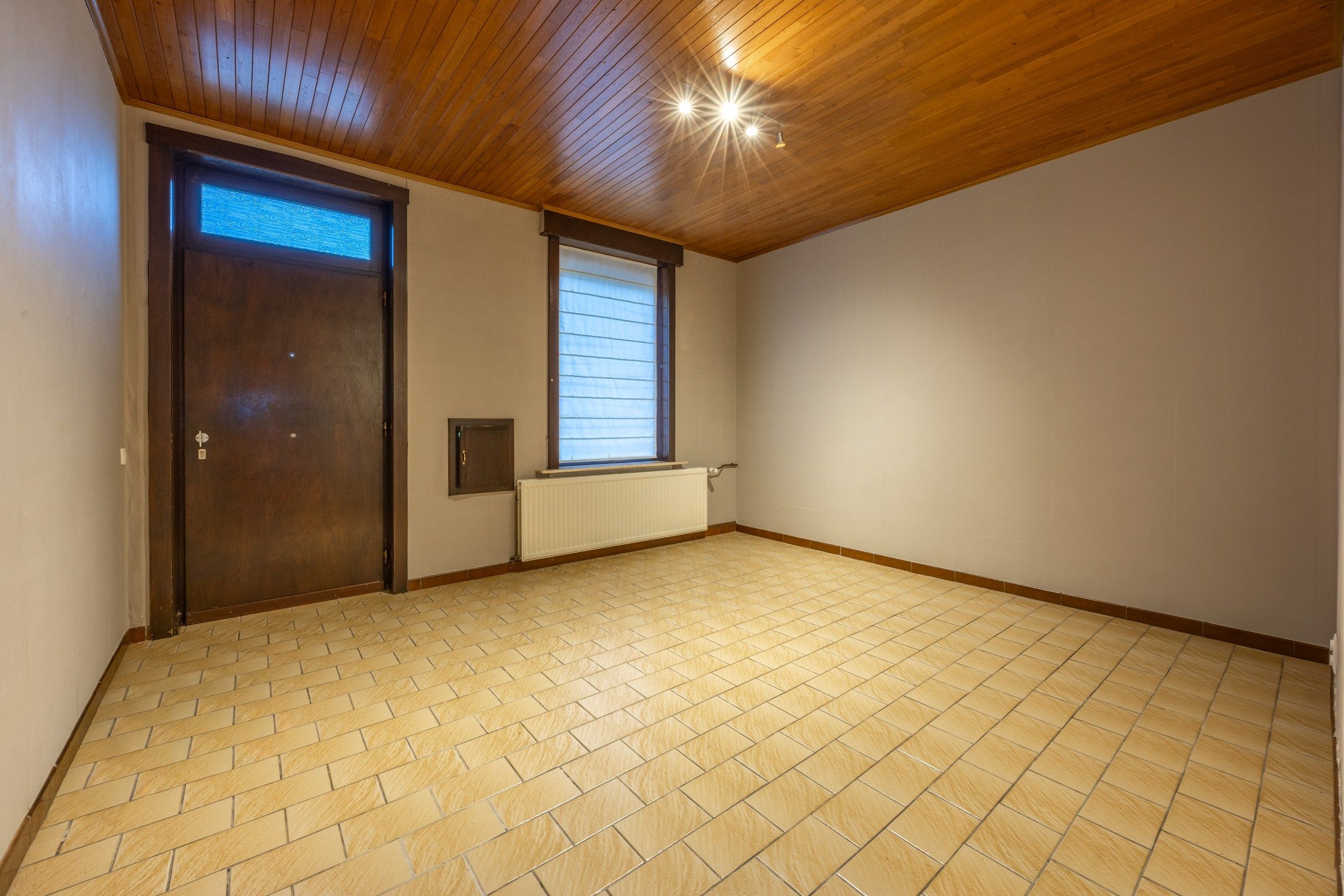 RUIME WONING MET TUIN EN UITWEG foto 2