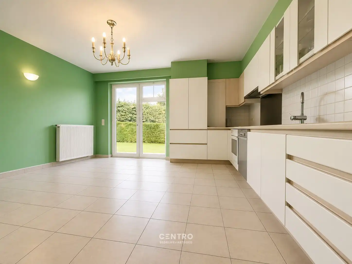 Ruim (430m²), multifunctioneel pand (bewoning, kantoor, praktijk, horeca, ...)  op ZICHTLOCATIE langs invalsweg Roeselare (vlakbij de ring R32). foto 13