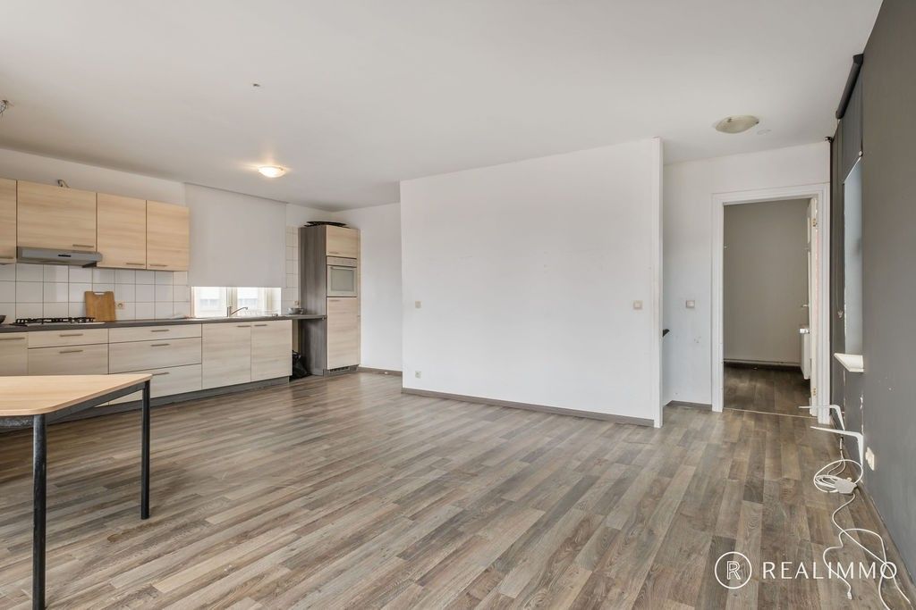 Veelzijdige eigendom met charmante gevel, buitenruimte en potentieel voor ruime woning foto 13