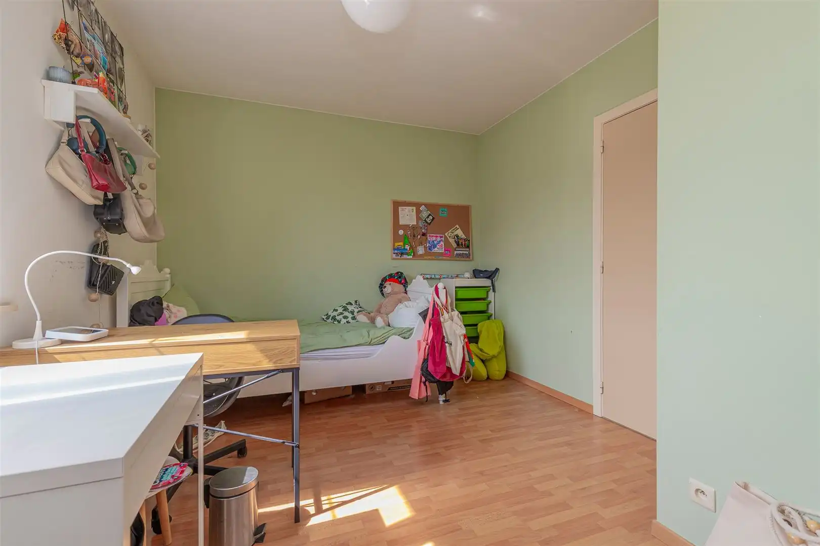 Open bebouwing met 3 slpk en grote tuin in rustige wijk foto 7